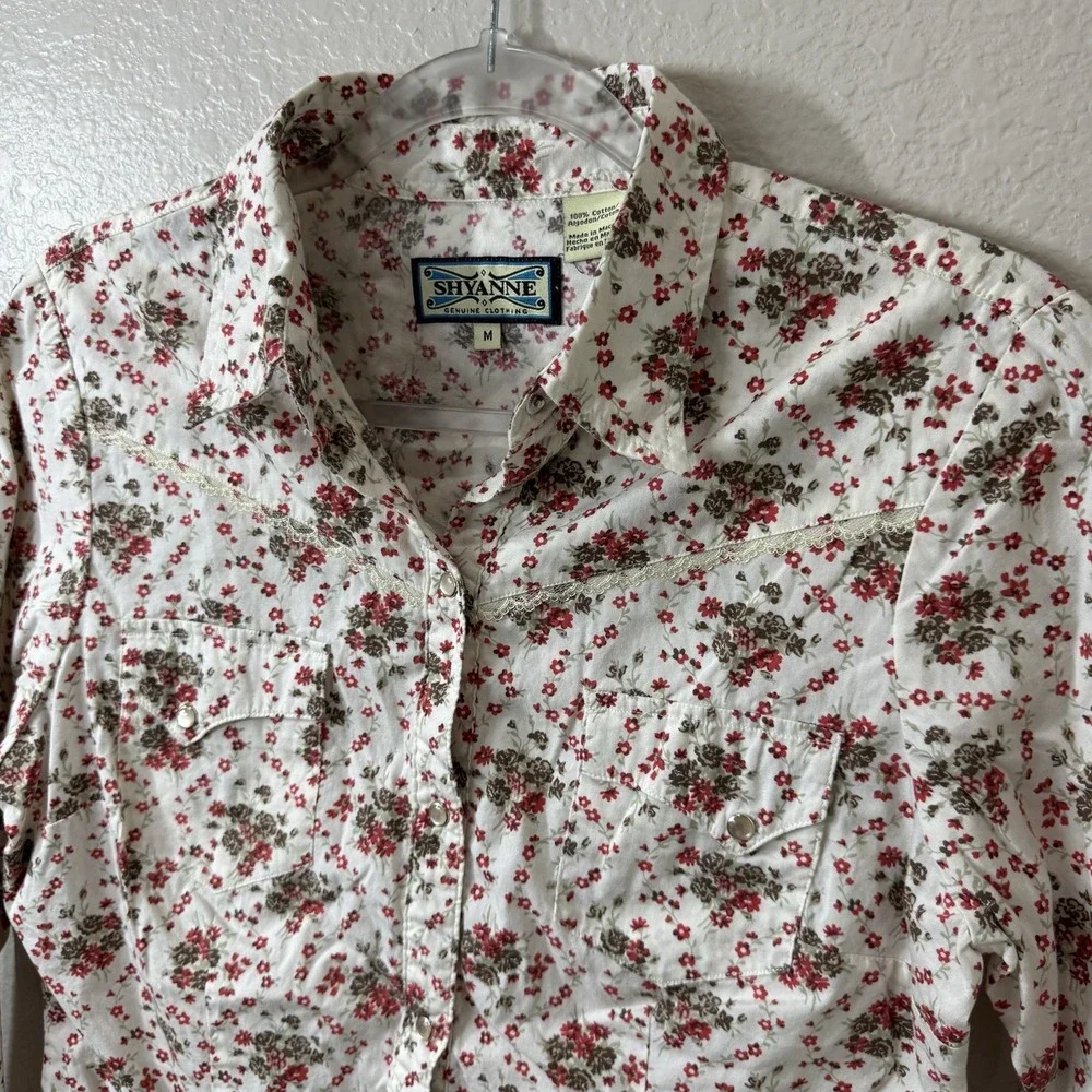 Shyanne Western Pearl Snap Top Womens‎ Size Medium Prairie Floral Rodeo Cowgirl